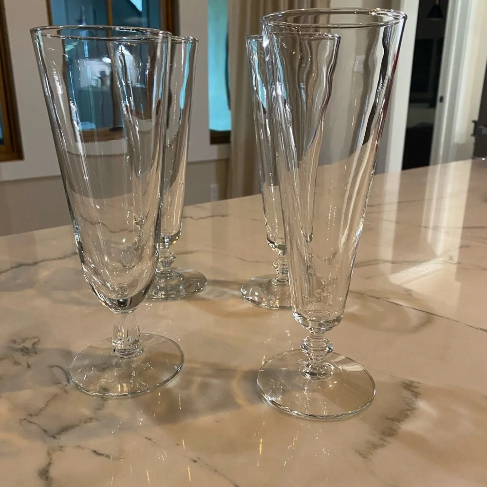Bundle of 4 Clear Glass Pilsner Beer Glasses with short Stems 2 Styles